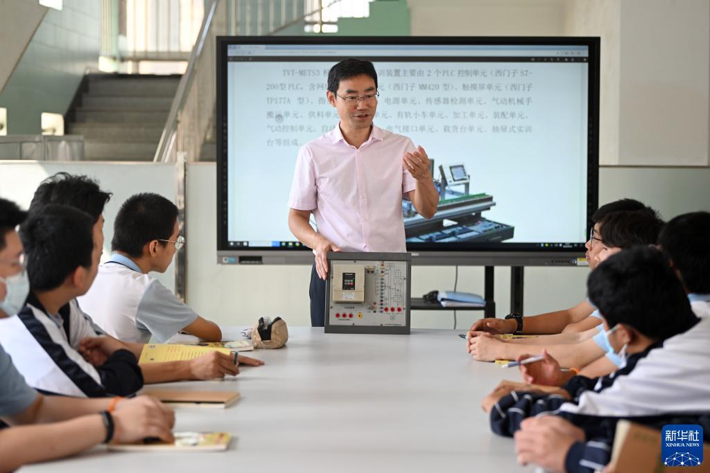 24棋牌官方网站